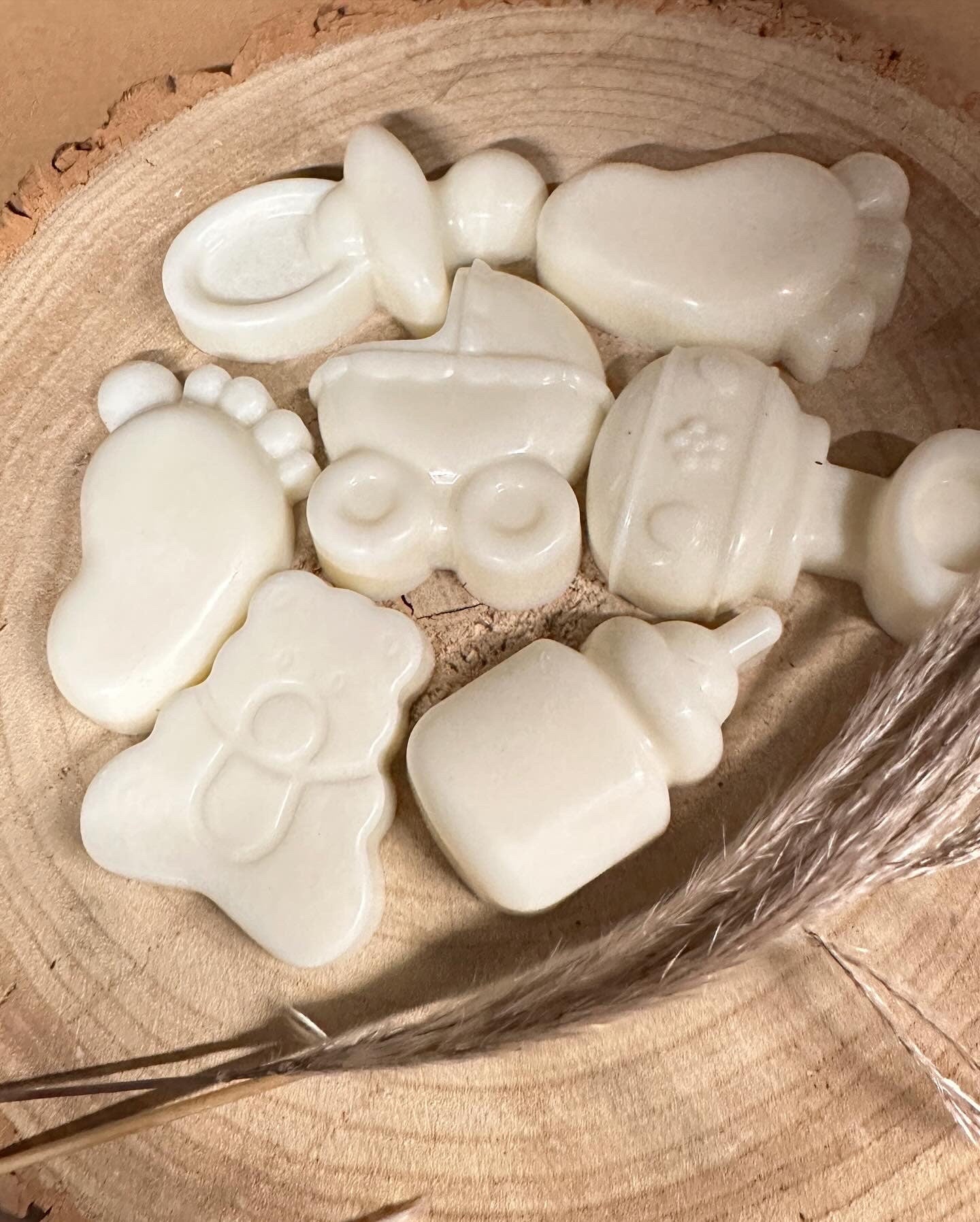 Each wax melt is carefully shaped into cute baby-themed designs, adding a delightful charm to your baby shower décor. From tiny baby feet to a pram, these wax melts are sure to bring a smile to everyone&#39;s faces.