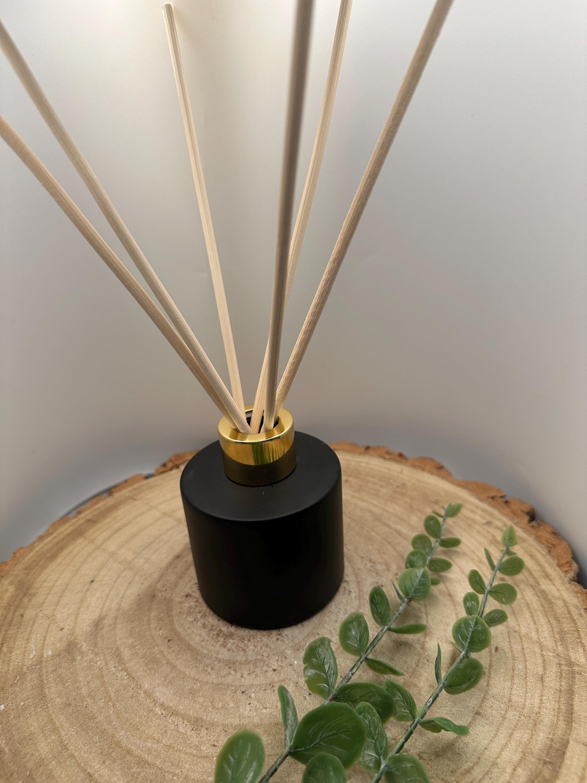 Black Frosted Reed Diffuser, Long Lasting Natural Scent, Vegan & Refillable, Handmade in Wales