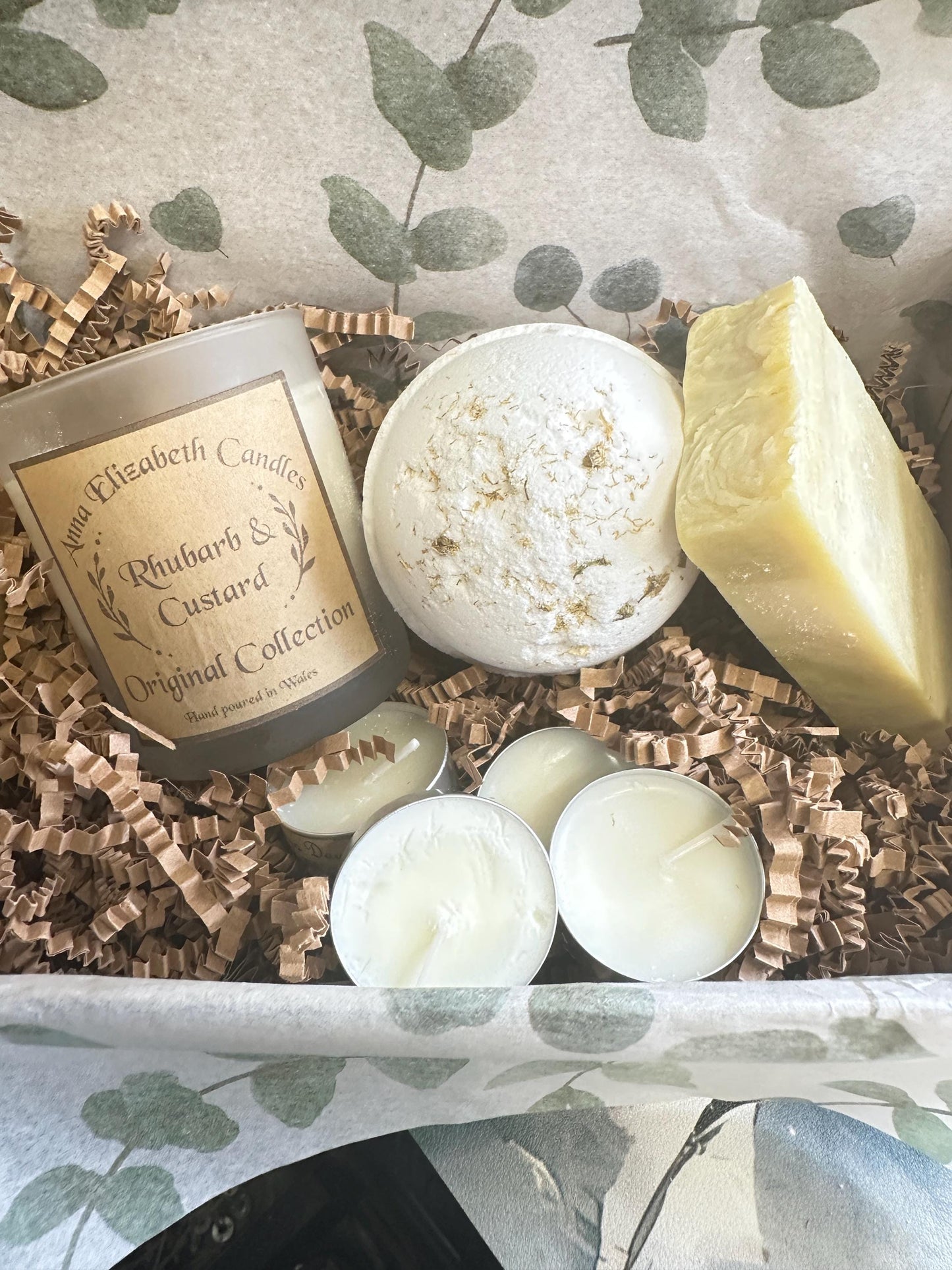 Personalised Candle & Bath Bomb Gift Set, Medium Frosted Candle with Luxury Bath Bomb, Pamper Gift for Her, Wellness Gift Box